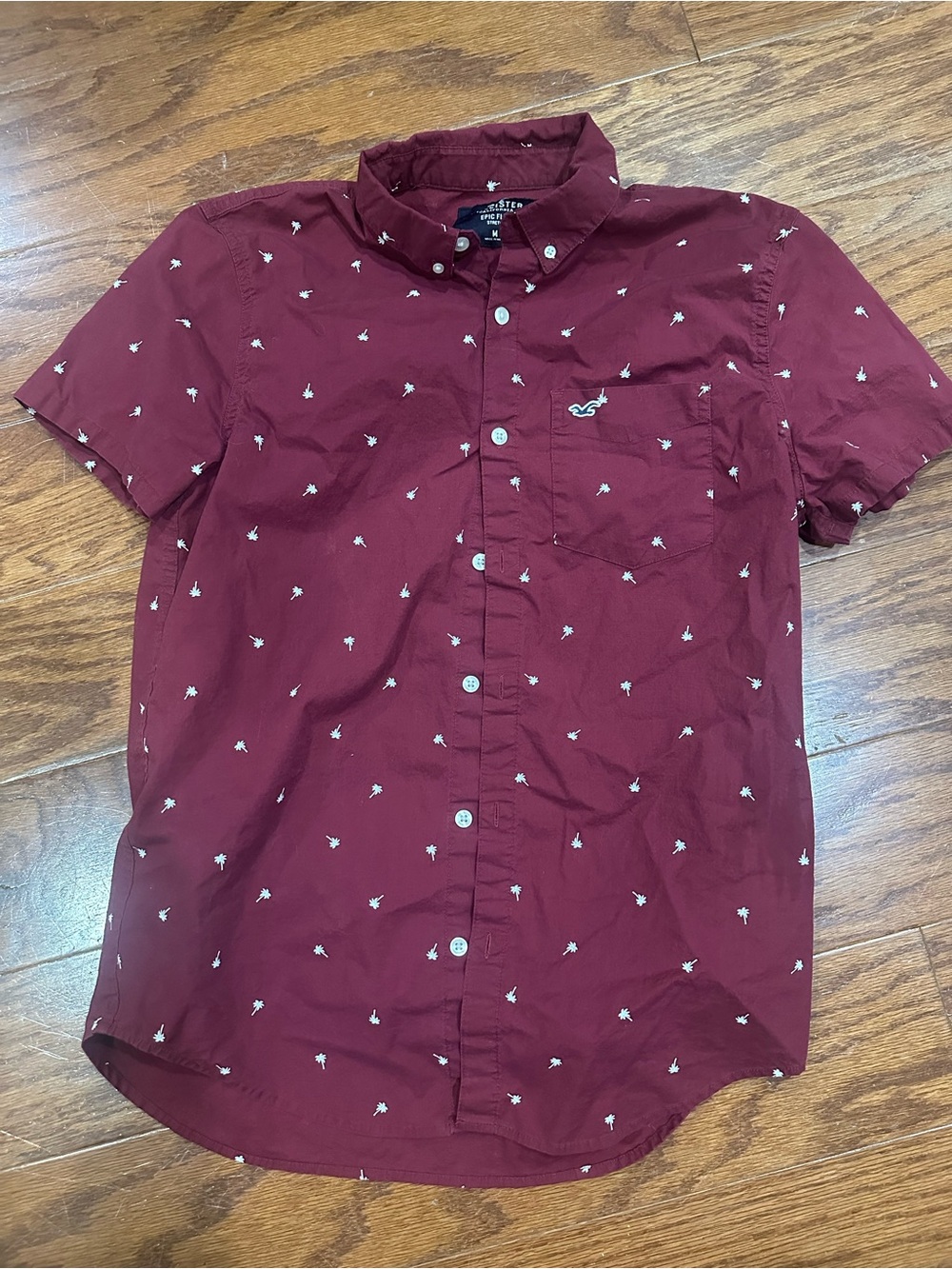 Hollister Men's Burgundy Short-Sleeve Button-Down with White Palm Motif